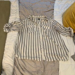 Torrid Women’s Sz 1 Sheer White Black Vertical Stripe Button Down Blouse
